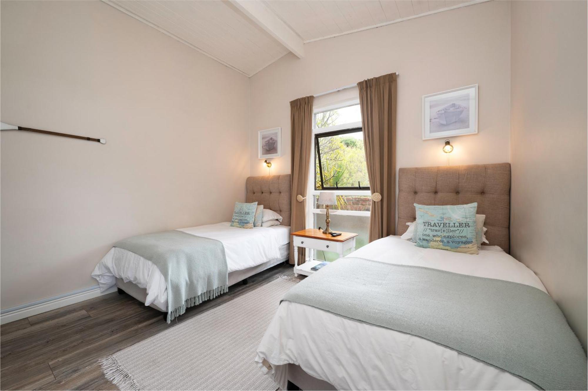 Admirals Lodge Guest House And Brightways Self Catering Apartments Port Elizabeth Exterior foto