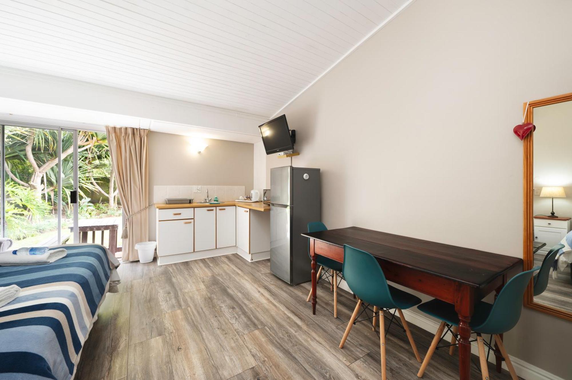 Admirals Lodge Guest House And Brightways Self Catering Apartments Port Elizabeth Exterior foto