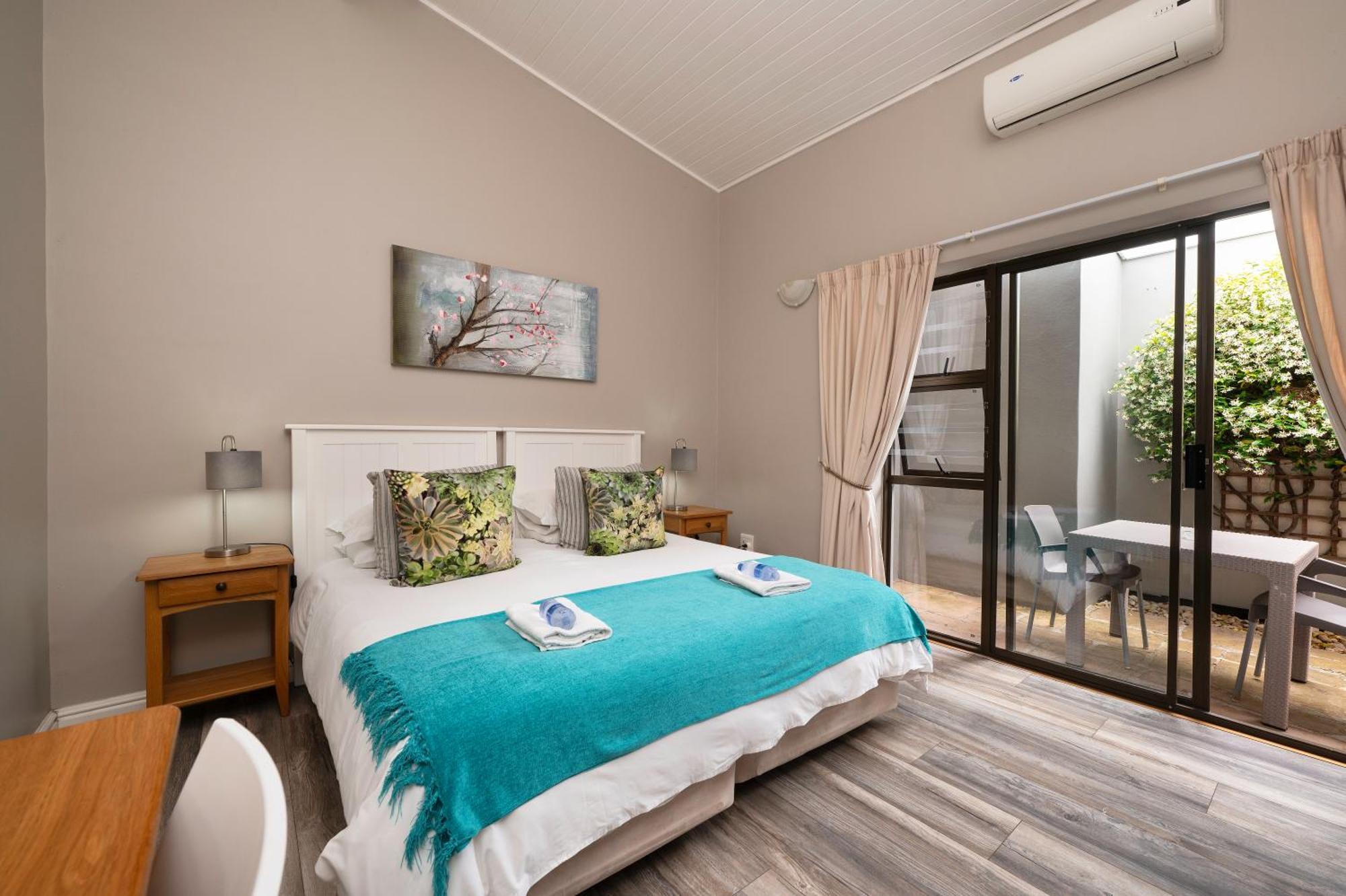 Admirals Lodge Guest House And Brightways Self Catering Apartments Port Elizabeth Exterior foto