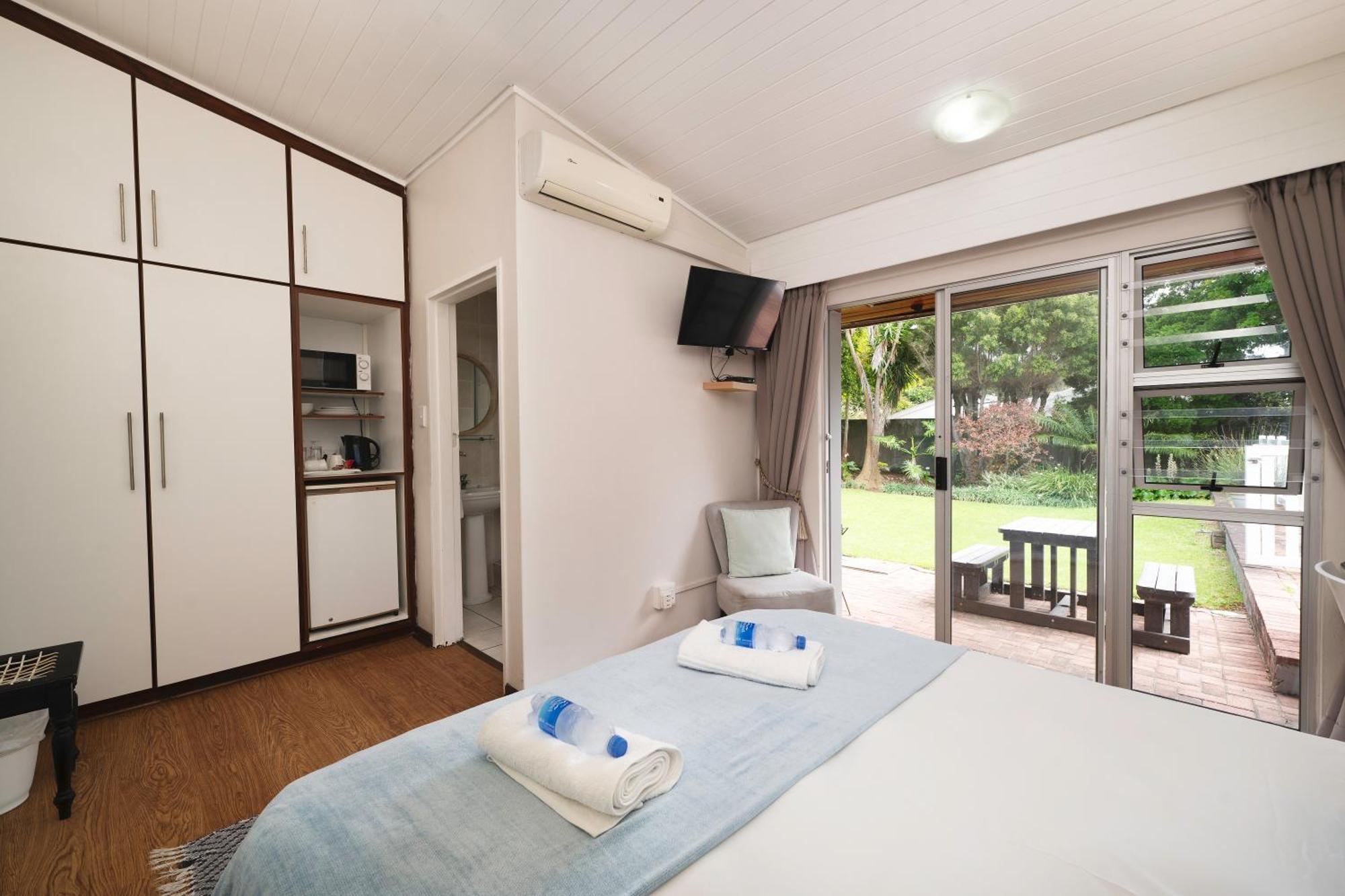 Admirals Lodge Guest House And Brightways Self Catering Apartments Port Elizabeth Exterior foto