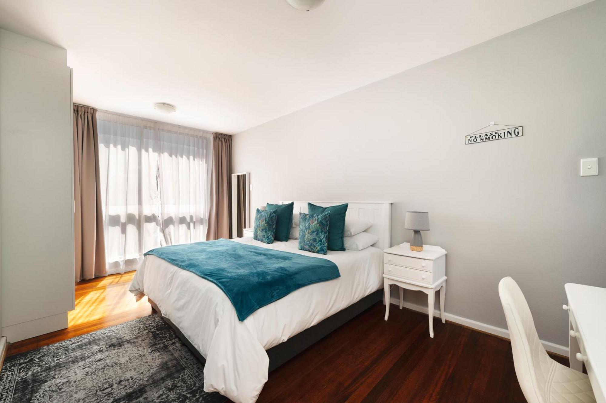 Admirals Lodge Guest House And Brightways Self Catering Apartments Port Elizabeth Exterior foto