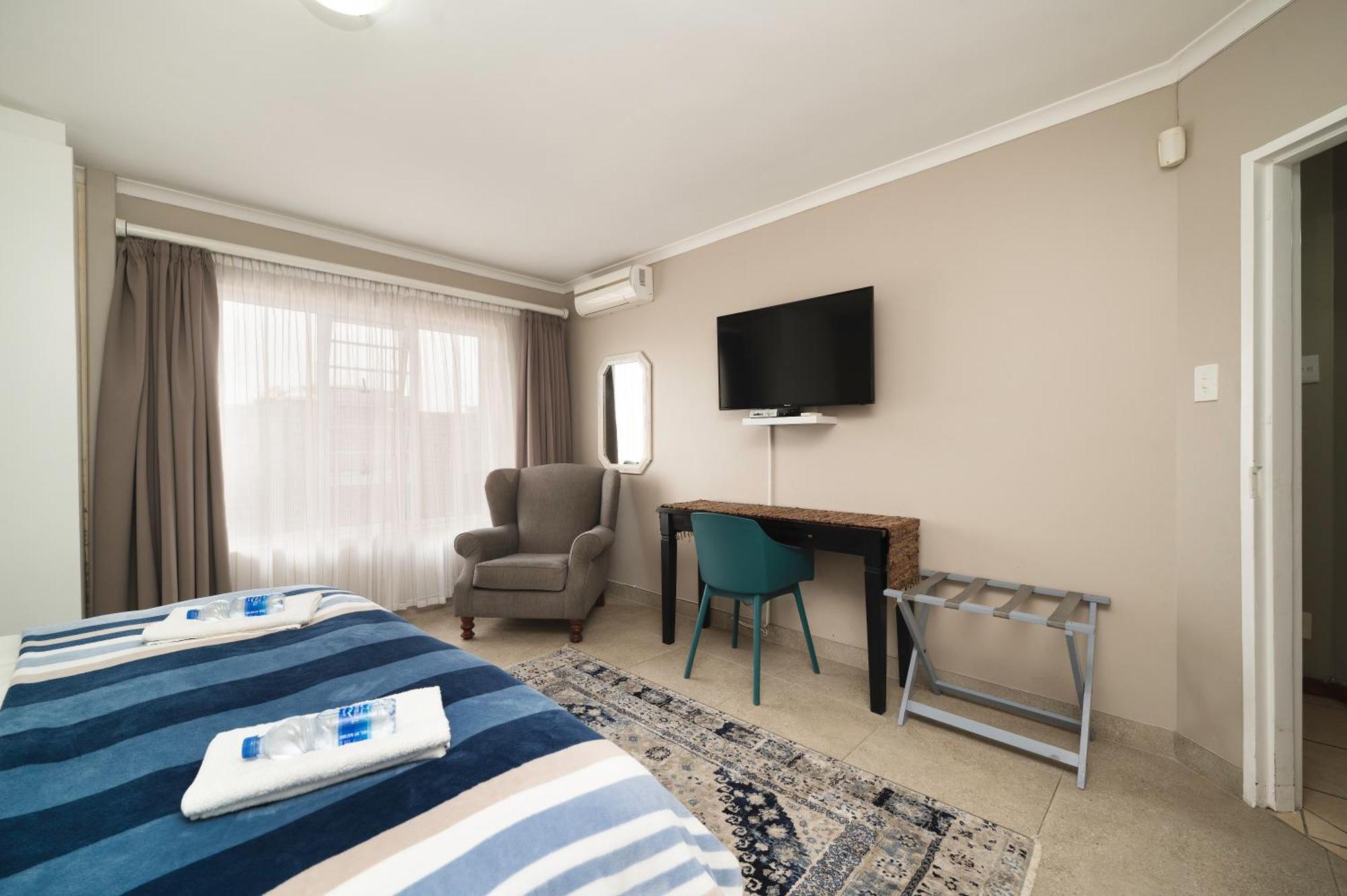 Admirals Lodge Guest House And Brightways Self Catering Apartments Port Elizabeth Exterior foto