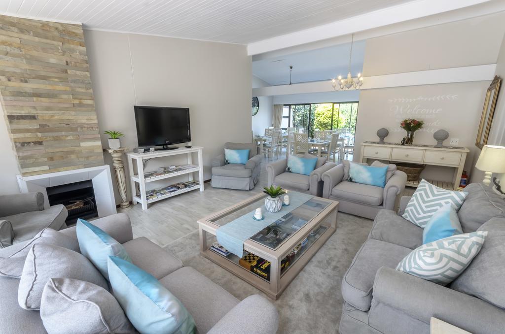 Admirals Lodge Guest House And Brightways Self Catering Apartments Port Elizabeth Exterior foto