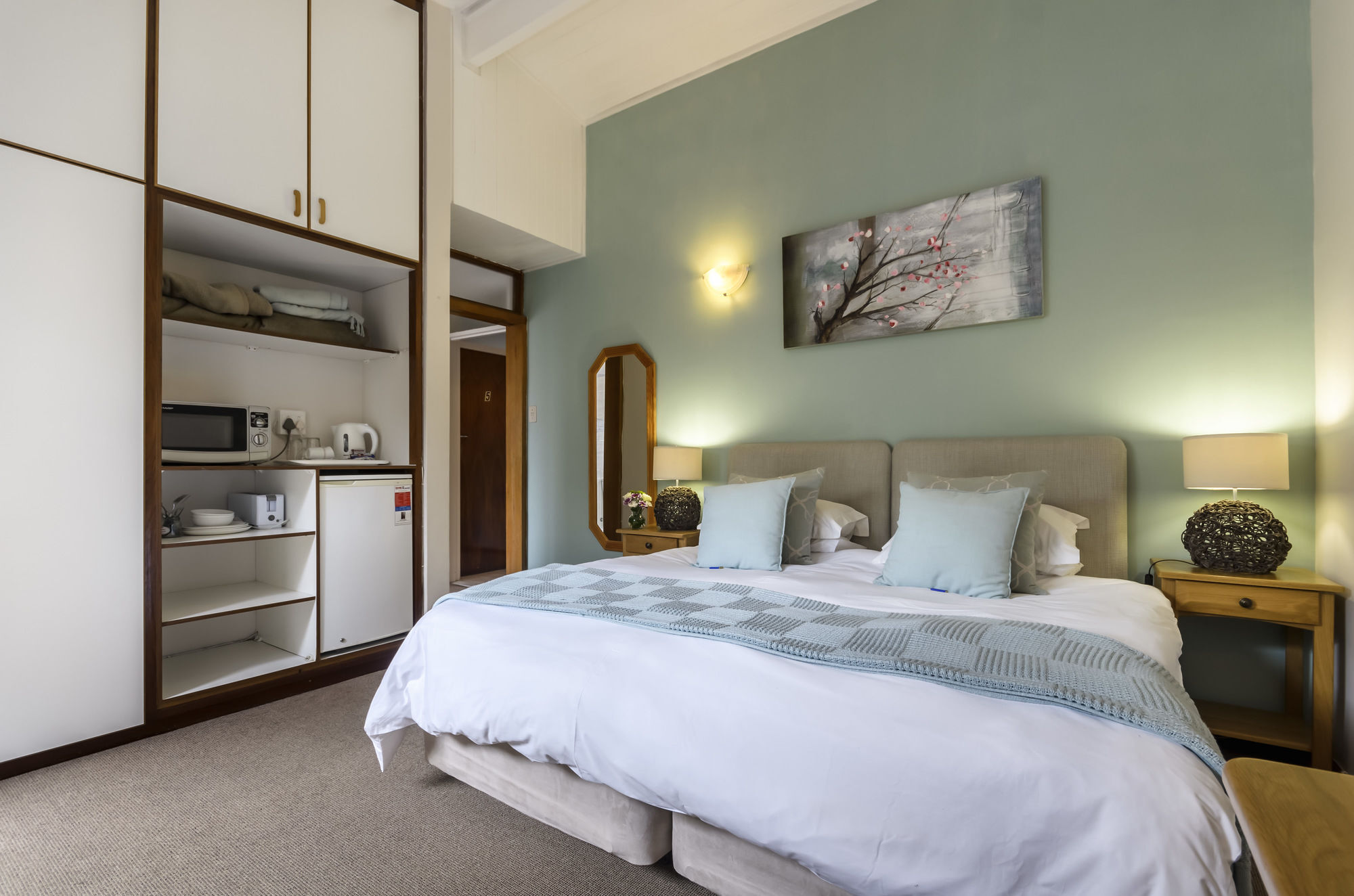 Admirals Lodge Guest House And Brightways Self Catering Apartments Port Elizabeth Exterior foto